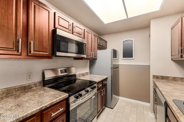 $239,999 | 3830 East Lakewood Parkway East, Unit 2031, Phoenix, AZ 85048