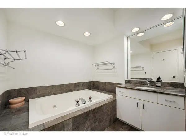 $5,000 | 150 West Eugenie Street, Unit 9, Chicago, IL 60614