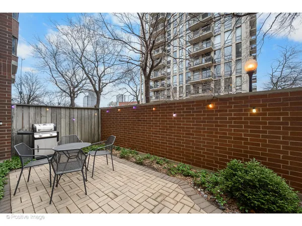 $5,000 | 150 West Eugenie Street, Unit 9, Chicago, IL 60614