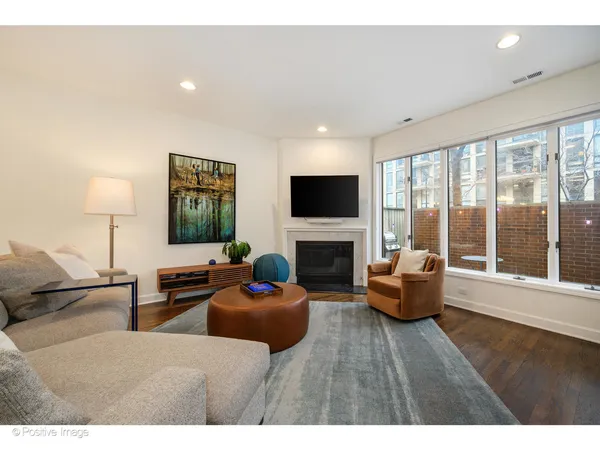 $5,000 | 150 West Eugenie Street, Unit 9, Chicago, IL 60614