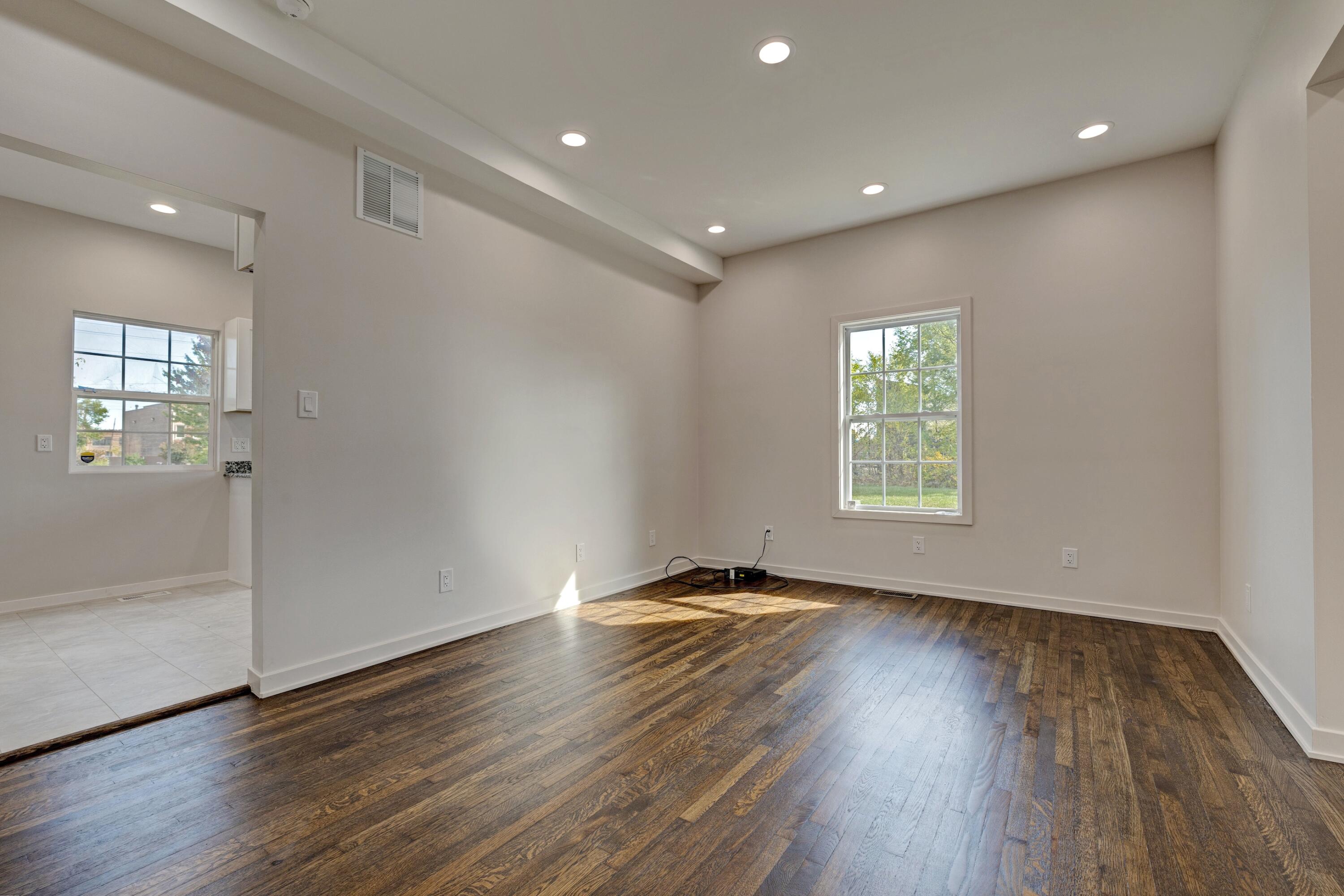 6142 Commonwealth Street Detroit, MI 48208 - Photo 13 of 48 12) Living Room