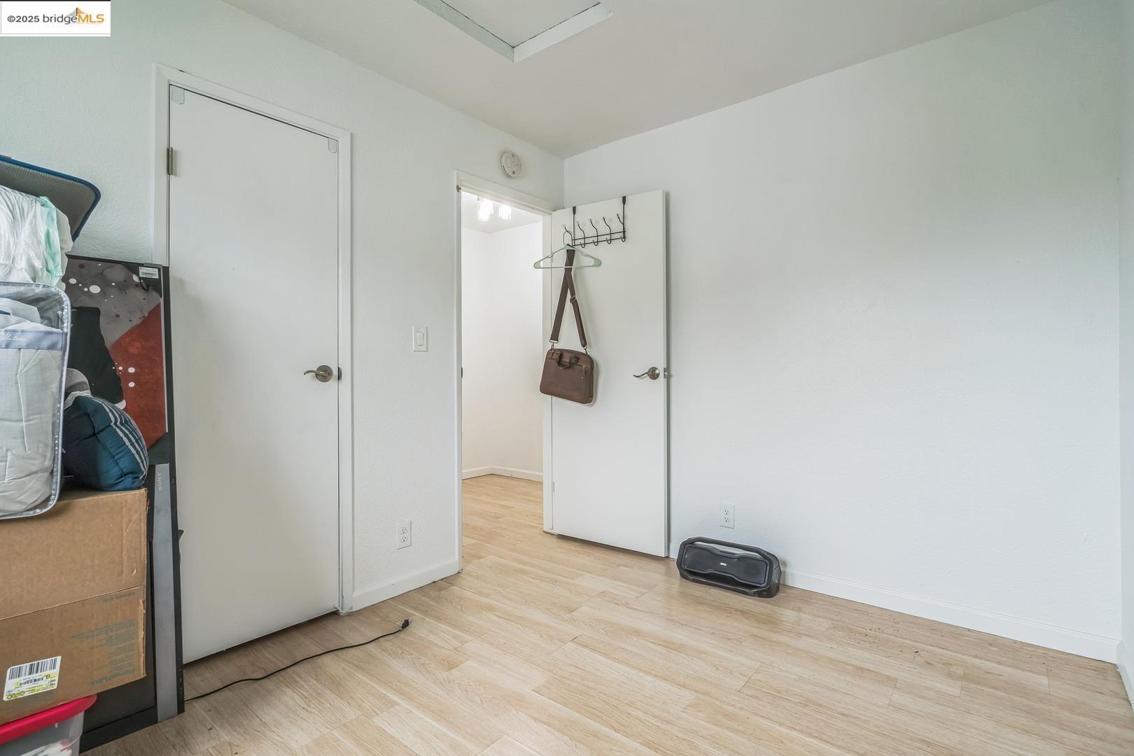 874 Pine Street Oakland, CA 94607 - Photo 28 of 32 a bathroom with a shower and a window