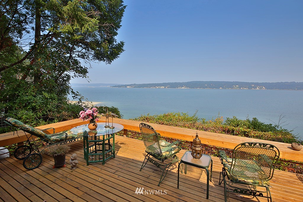 1272 Dines Point Road Greenbank, WA 98253 - Photo 1 of 25 Gallery Image 1