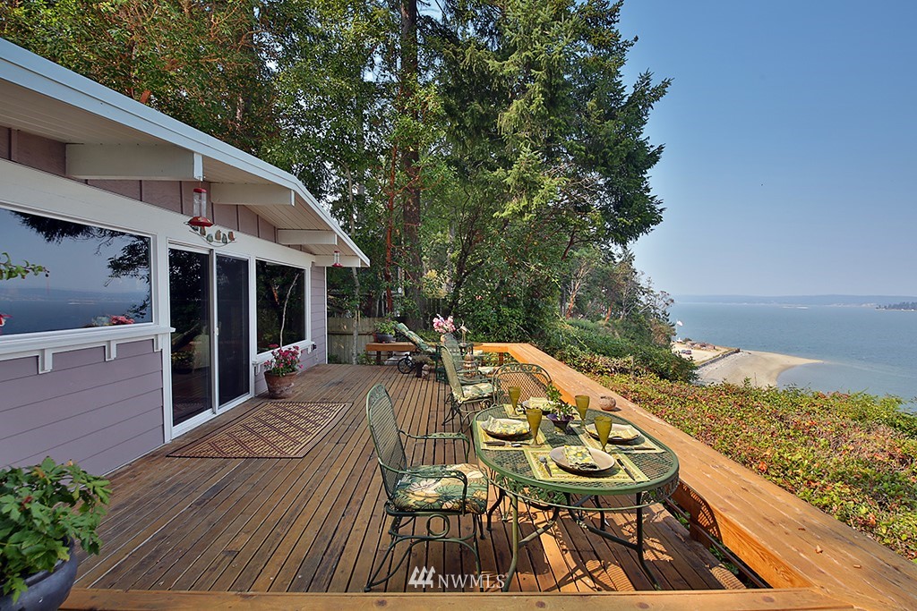 1272 Dines Point Road Greenbank, WA 98253 - Photo 2 of 25 Gallery Image 2
