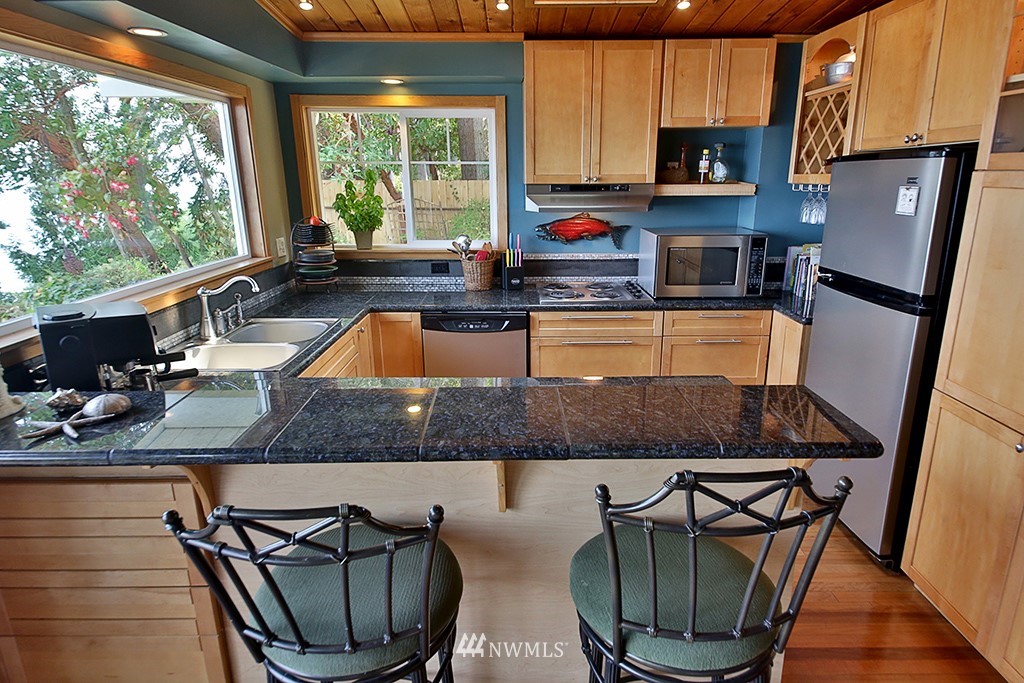 1272 Dines Point Road Greenbank, WA 98253 - Photo 11 of 25 Gallery Image 11