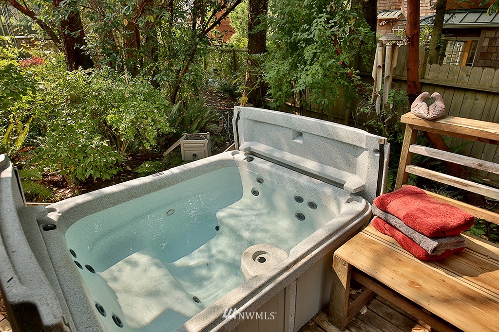 1272 Dines Point Road Greenbank, WA 98253 - Photo 13 of 25 Gallery Image 13