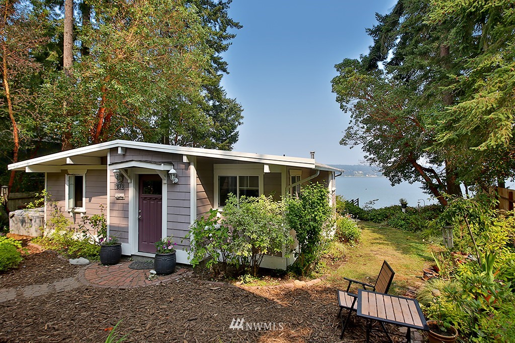 1272 Dines Point Road Greenbank, WA 98253 - Photo 3 of 25 Gallery Image 3