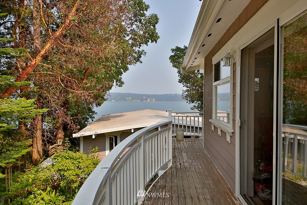 1272 Dines Point Road Greenbank, WA 98253 - Photo 6 of 25 Gallery Image 6