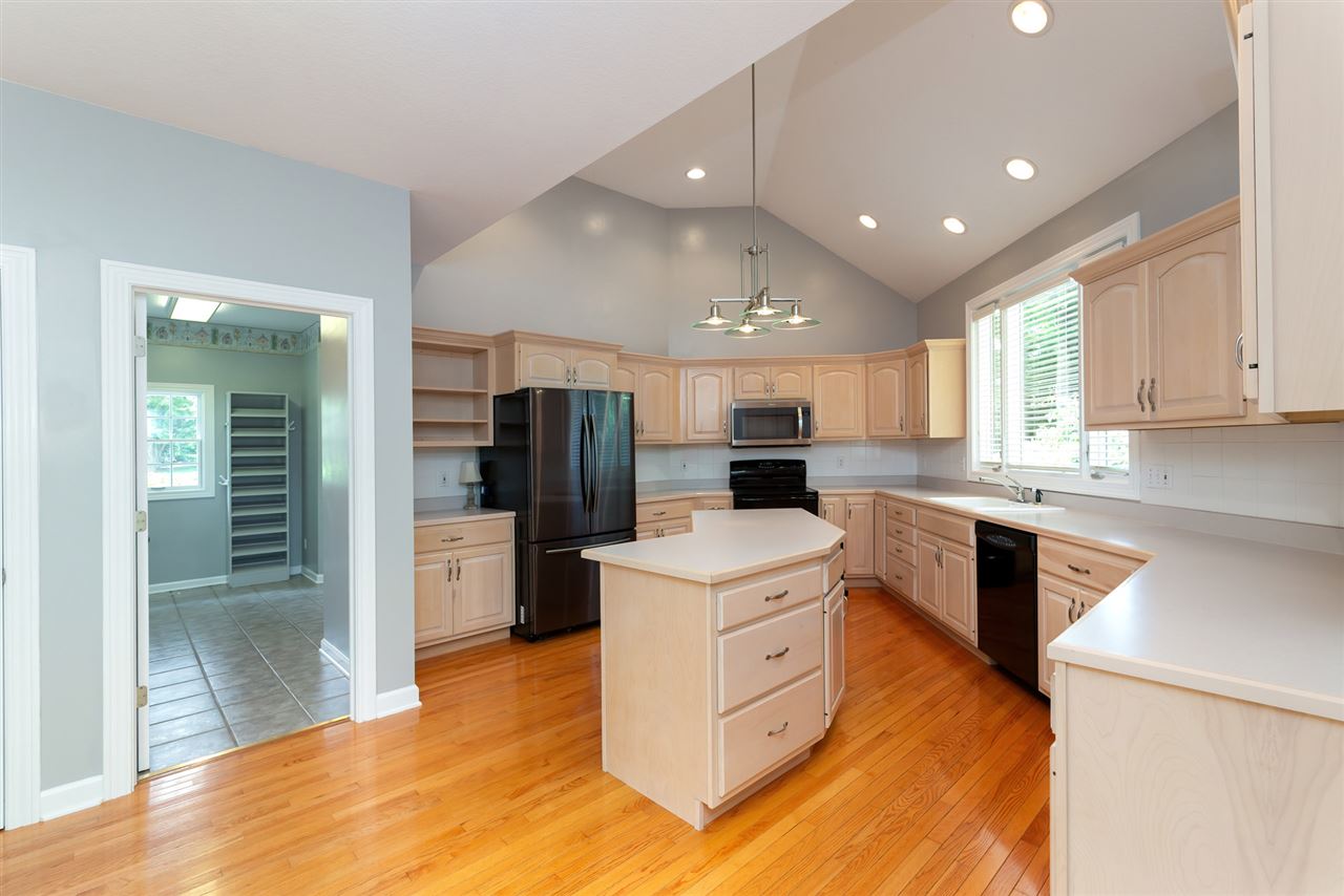6754 Ridges Court Bettendorf, IA 52722 - Photo 7 of 36 Gallery Image 7