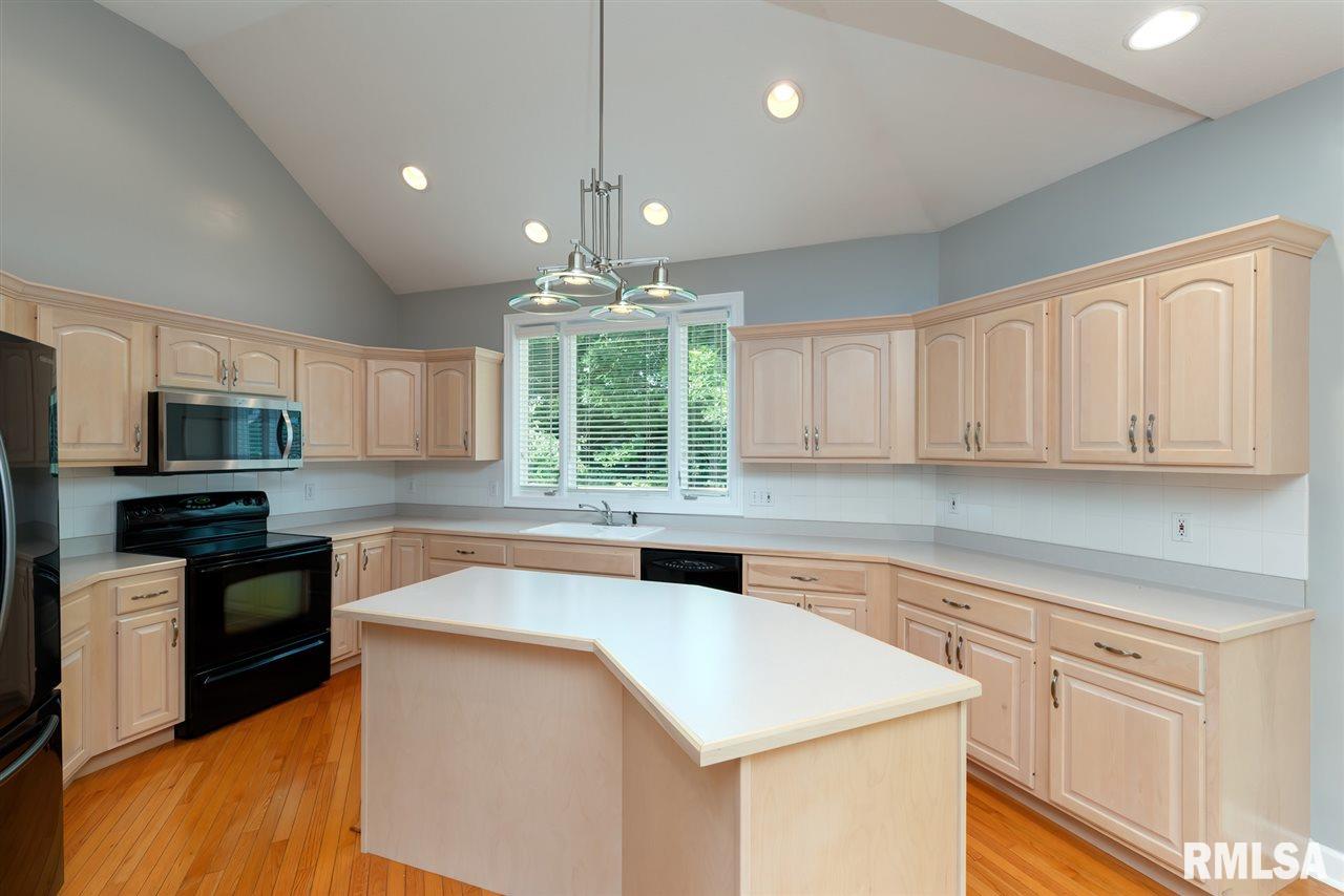 6754 Ridges Court Bettendorf, IA 52722 - Photo 8 of 36 Gallery Image 8