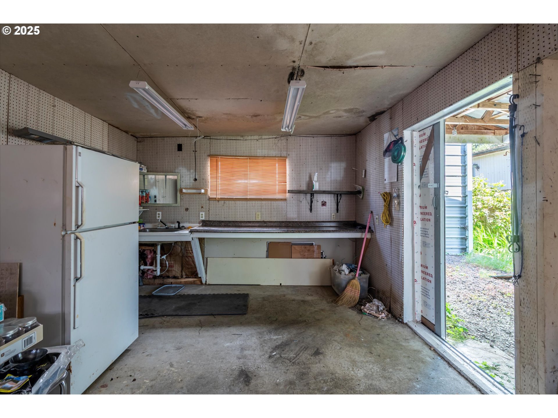 125 North 4th Street Lakeside, OR 97449 - Photo 29 of 38 a kitchen with refrigerator and window