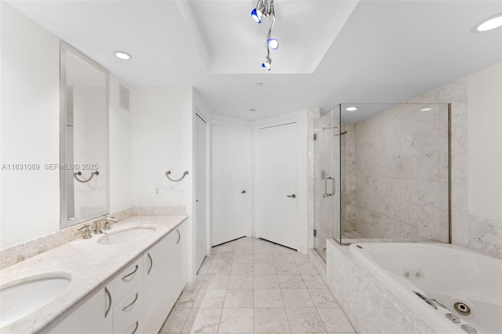 1331 Brickell Bay Drive, Unit 2807 Miami, FL 33131 - Photo 11 of 34