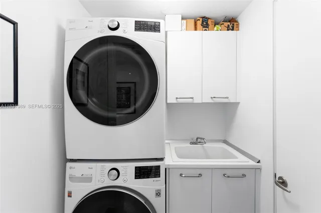 $2,195,000 | 1331 Brickell Bay Drive, Unit 2807, Miami, FL 33131