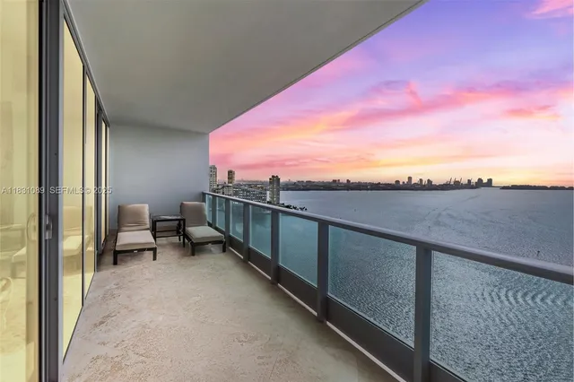 $2,195,000 | 1331 Brickell Bay Drive, Unit 2807, Miami, FL 33131