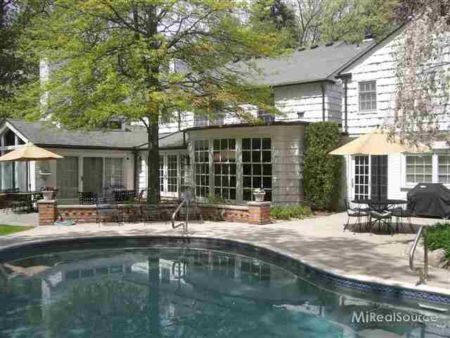 235 Cloverly Road Grosse Pointe, MI 48236 - Photo 30 of 30 31181219-29.JPG