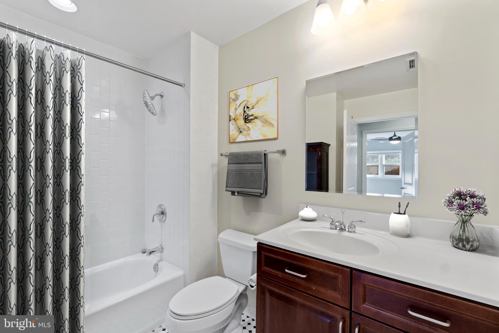 401 13th Street Northeast, Unit 112 Washington, DC 20002 - Photo 10 of 29 Full bath with tub/shower