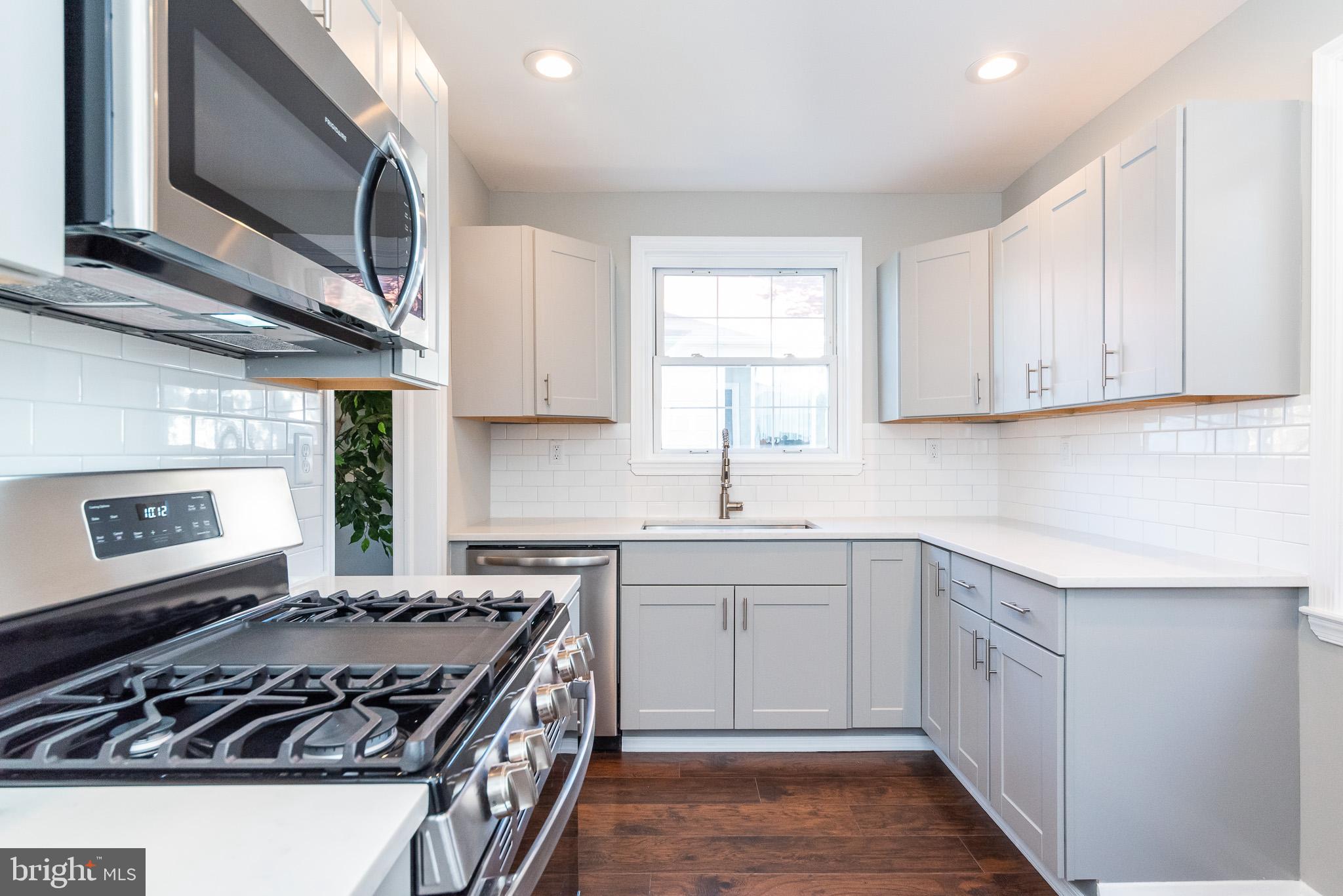 3040 Parktowne Road Baltimore, MD 21234 - Photo 11 of 50 Stainless & Granite Kitchen w/new appls/cabinets