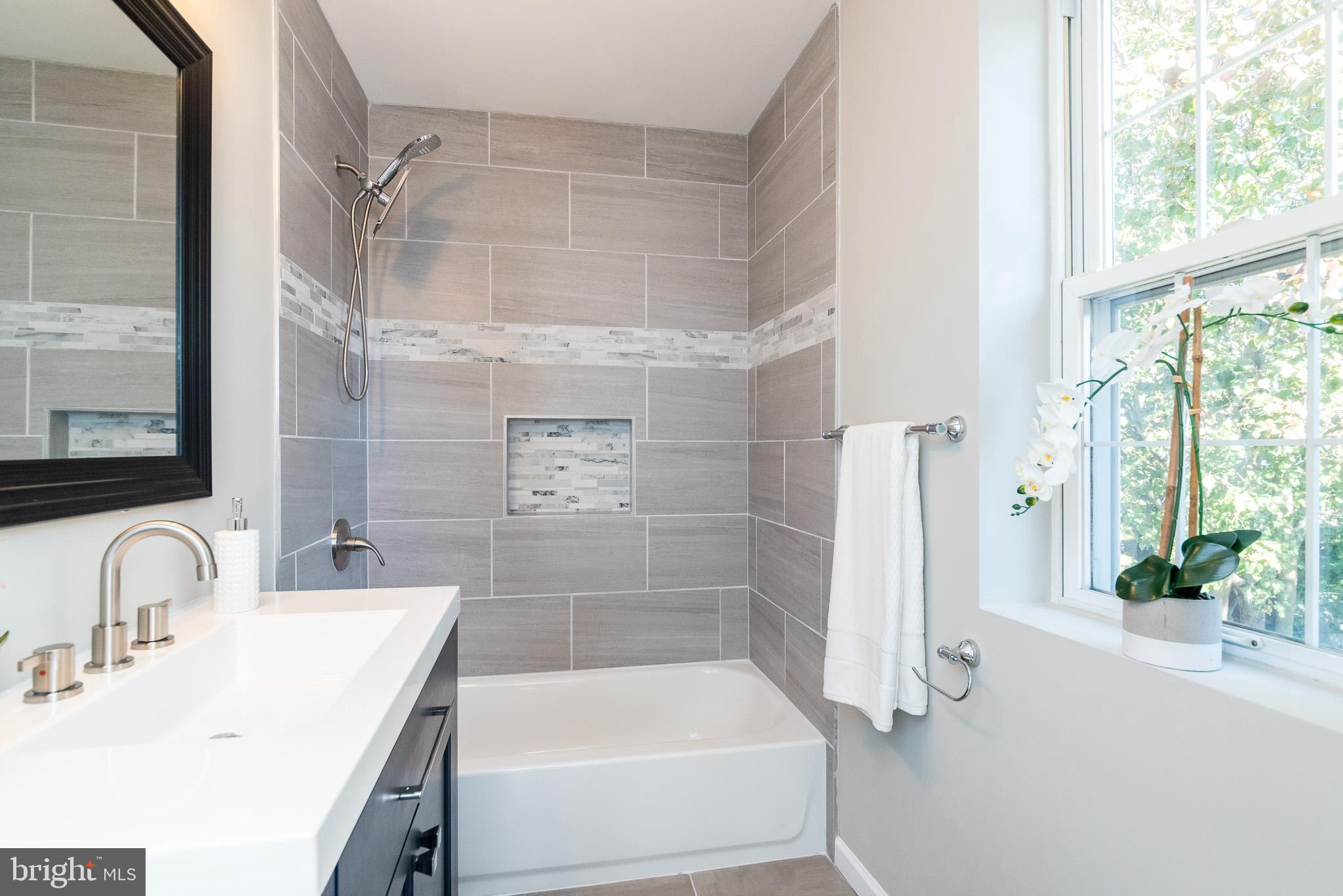 3040 Parktowne Road Baltimore, MD 21234 - Photo 27 of 50 Stunning Ceramic Shower/Tub w/inlaid glass tile