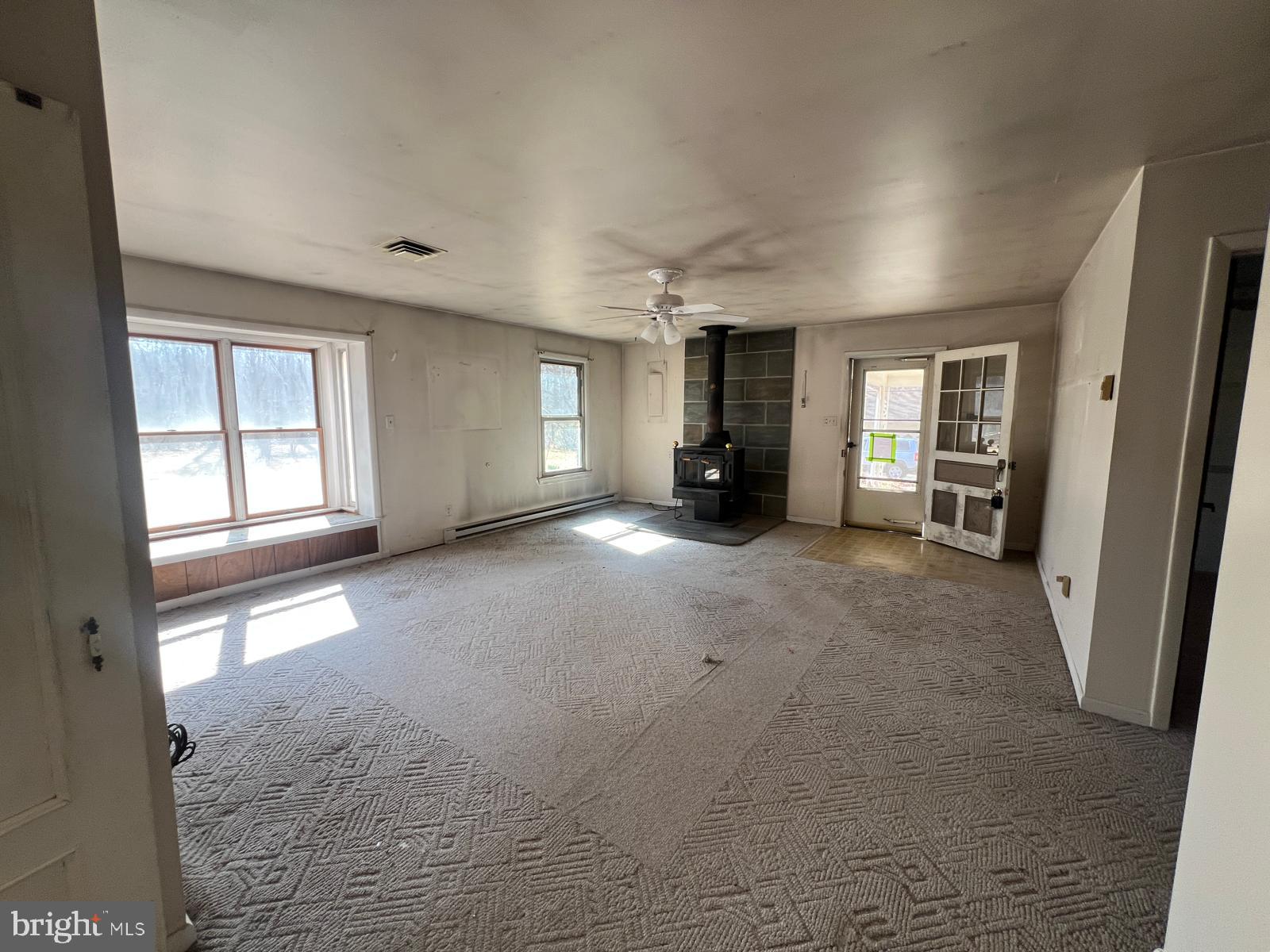 5709 Turner Road Broad Run, VA 20137 - Photo 13 of 17 Spacious room with abundant natural light.