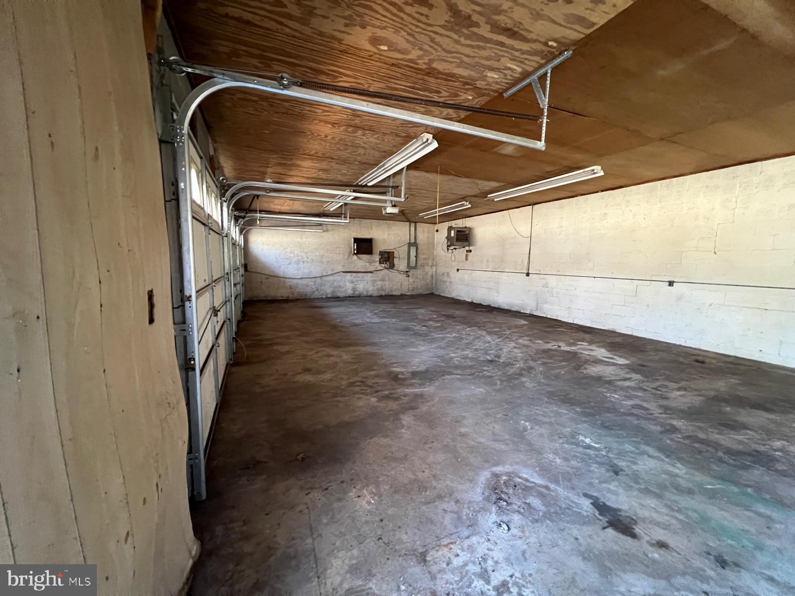 5709 Turner Road Broad Run, VA 20137 - Photo 15 of 17 Spacious garage with ample potential.