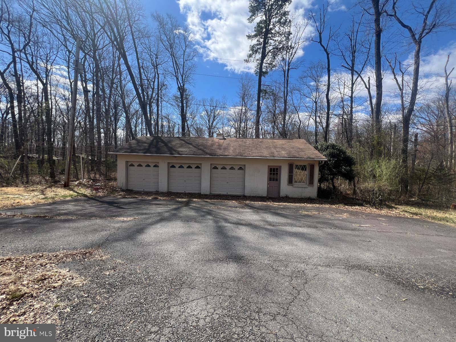 5709 Turner Road Broad Run, VA 20137 - Photo 3 of 17 Charming garage nestled in nature.
