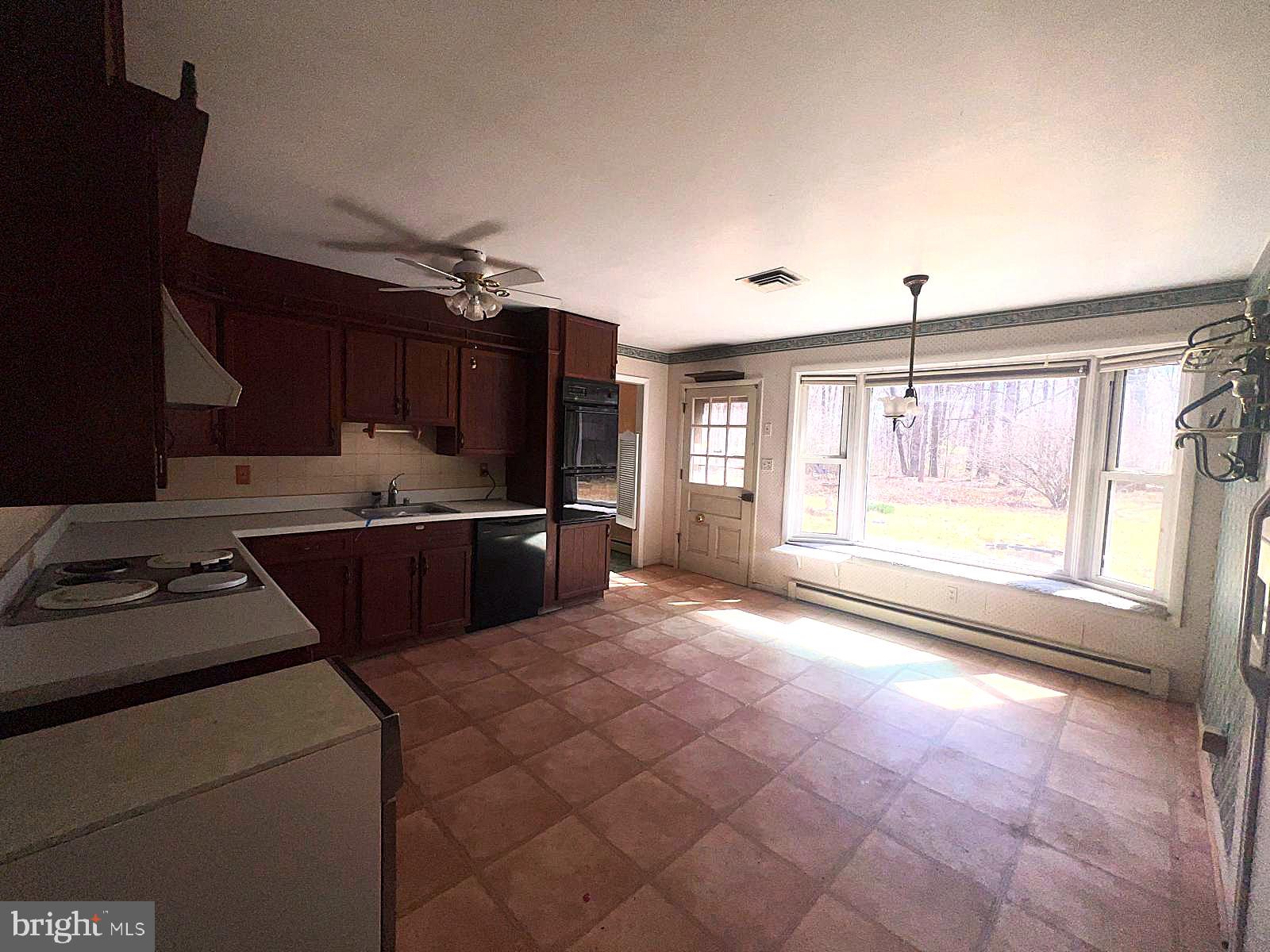 5709 Turner Road Broad Run, VA 20137 - Photo 4 of 17 Spacious kitchen with natural light.
