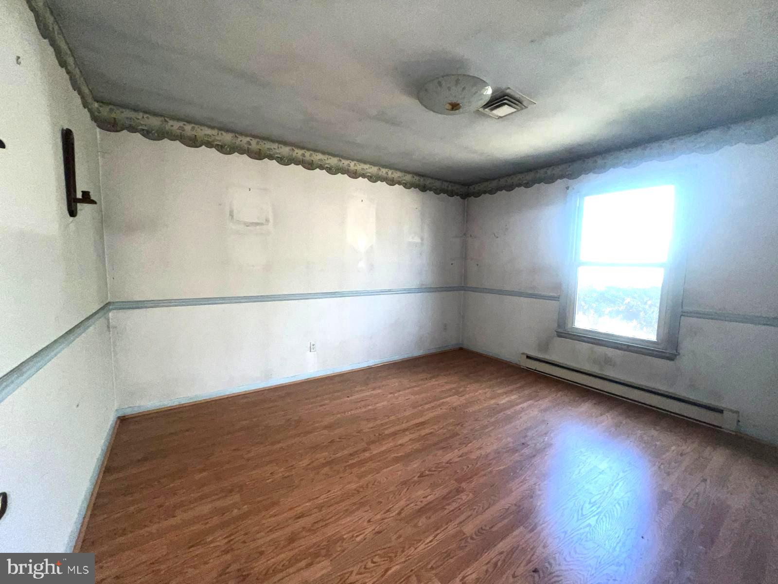 5709 Turner Road Broad Run, VA 20137 - Photo 6 of 17 Spacious room with natural light.