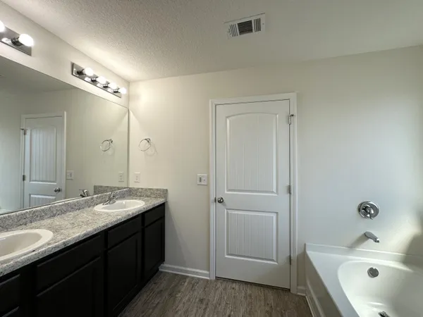 $2,200 | 4920 Kensington Lane, Crestview, FL 32539