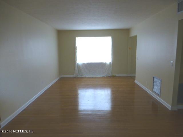 1227 Montego Road East Jacksonville, FL 32216 - Photo 3 of 23 Living room