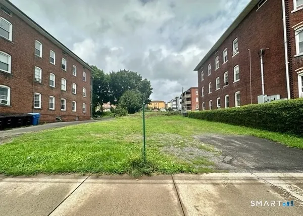 $64,900 | 179 Broad Street, New Britain, CT 06053