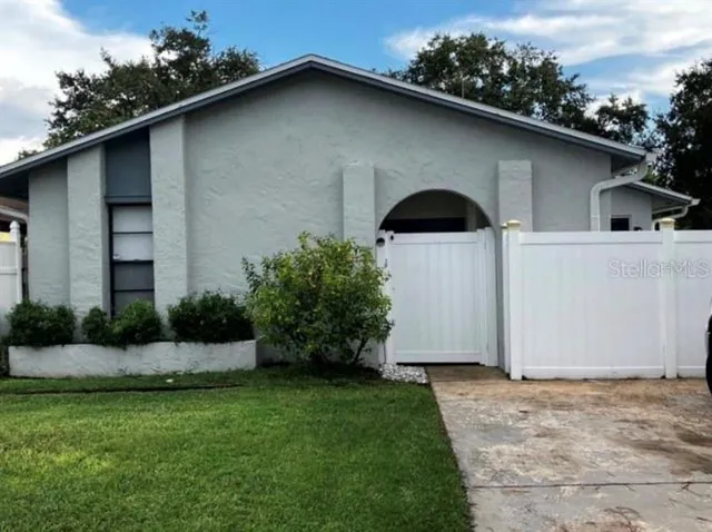 $1,800 | 10722 Crowngate Lane, Tampa, FL 33624