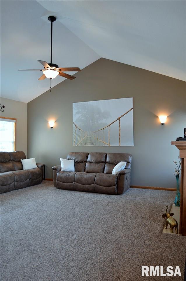 2609 Revo Road Davenport, IA 52806 - Photo 4 of 24 Gallery Image 4