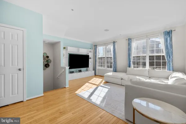 $4,300 | 381 Livermore Lane, Alexandria, VA 22304