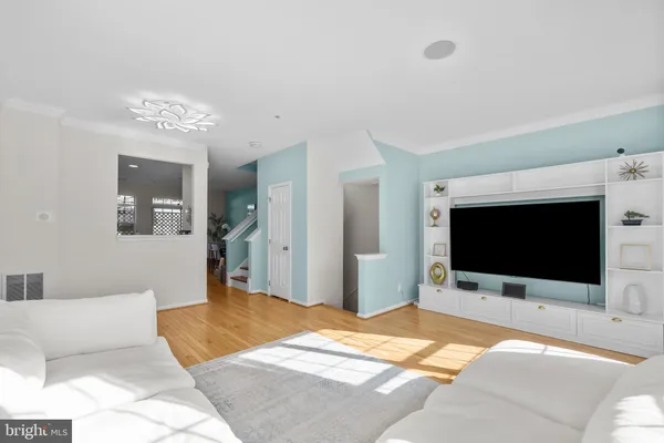 $4,300 | 381 Livermore Lane, Alexandria, VA 22304