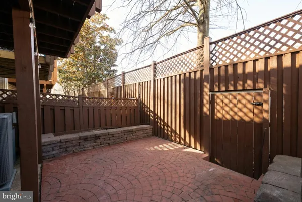 $4,300 | 381 Livermore Lane, Alexandria, VA 22304