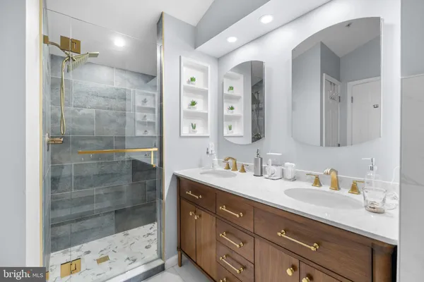 $4,300 | 381 Livermore Lane, Alexandria, VA 22304