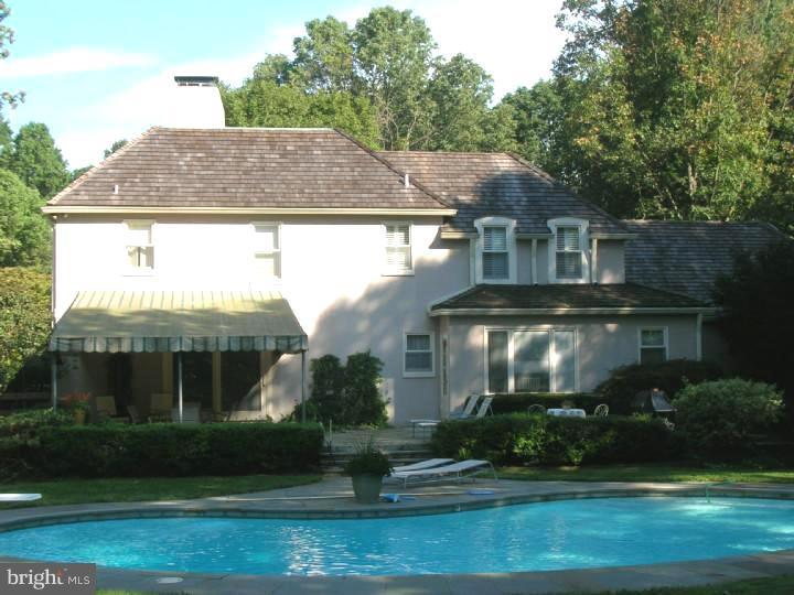 32 Rabbit Run Road Malvern, PA 19355 - Photo 2 of 4 Exterior Back