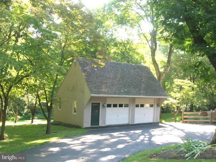 32 Rabbit Run Road Malvern, PA 19355 - Photo 4 of 4 Garage
