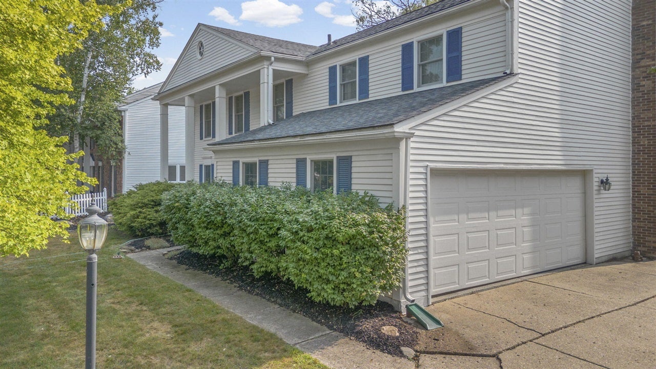 36233 Fredericksburg Road Farmington, MI 48331 - Photo 5 of 57