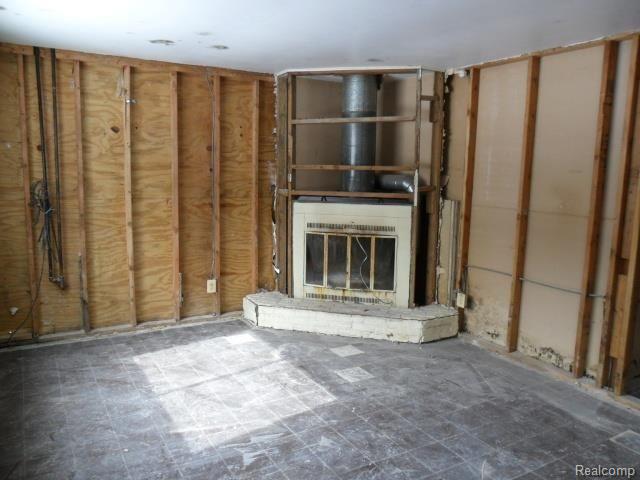53 East Rutgers Avenue Pontiac, MI 48340 - Photo 4 of 8 3.JPG