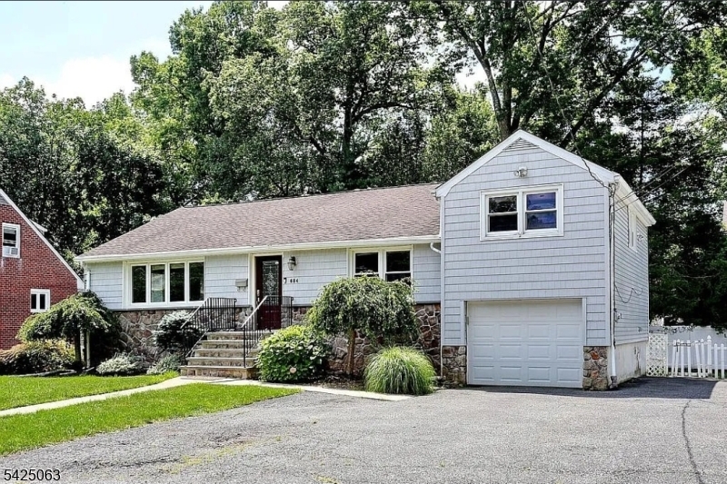 684 Spring Avenue Ridgewood, NJ 07450 - Photo 4 of 14