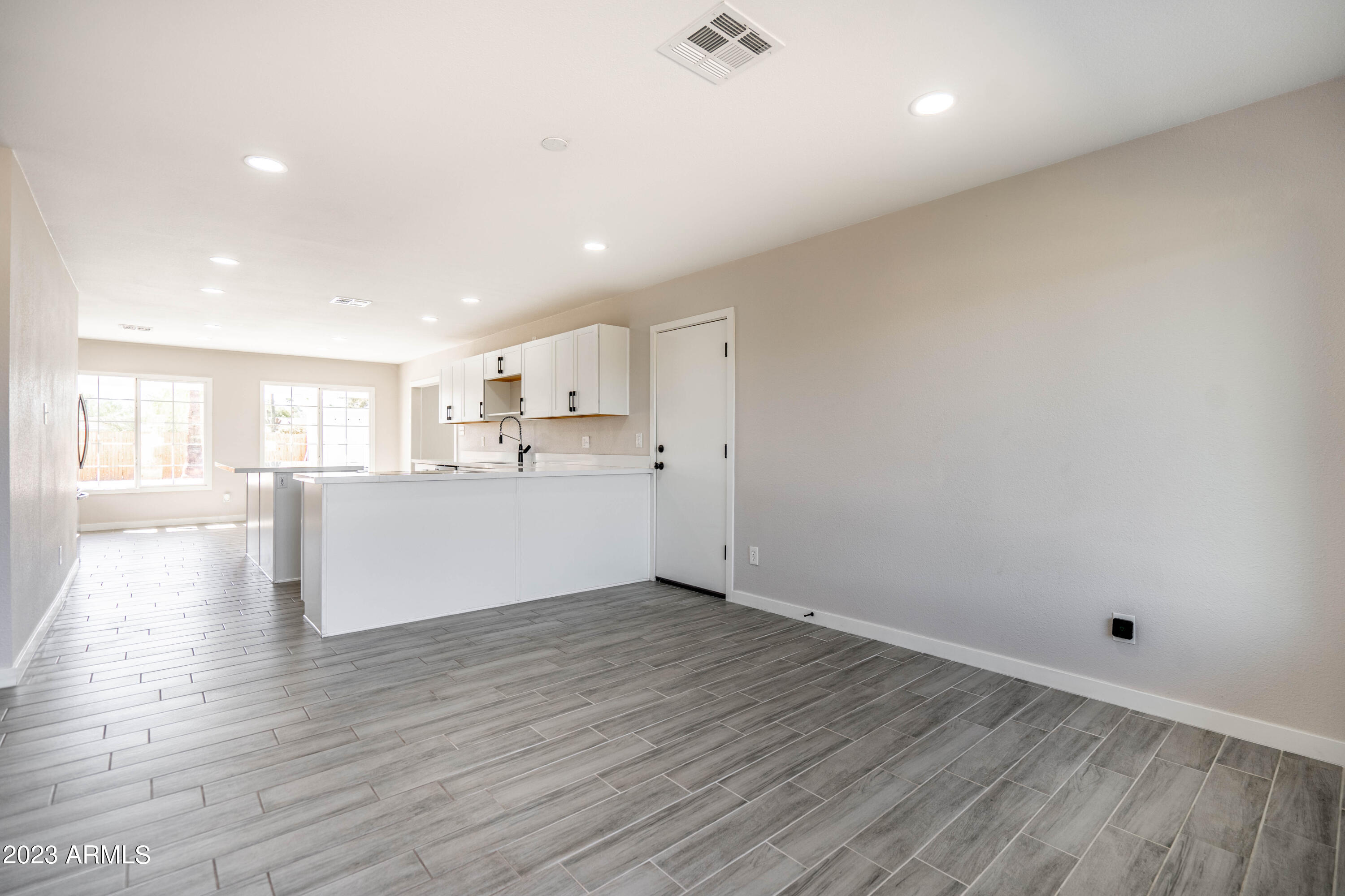 2115 East Greenway Road Phoenix, AZ 85022 - Photo 3 of 28 _DSC0039-HDR