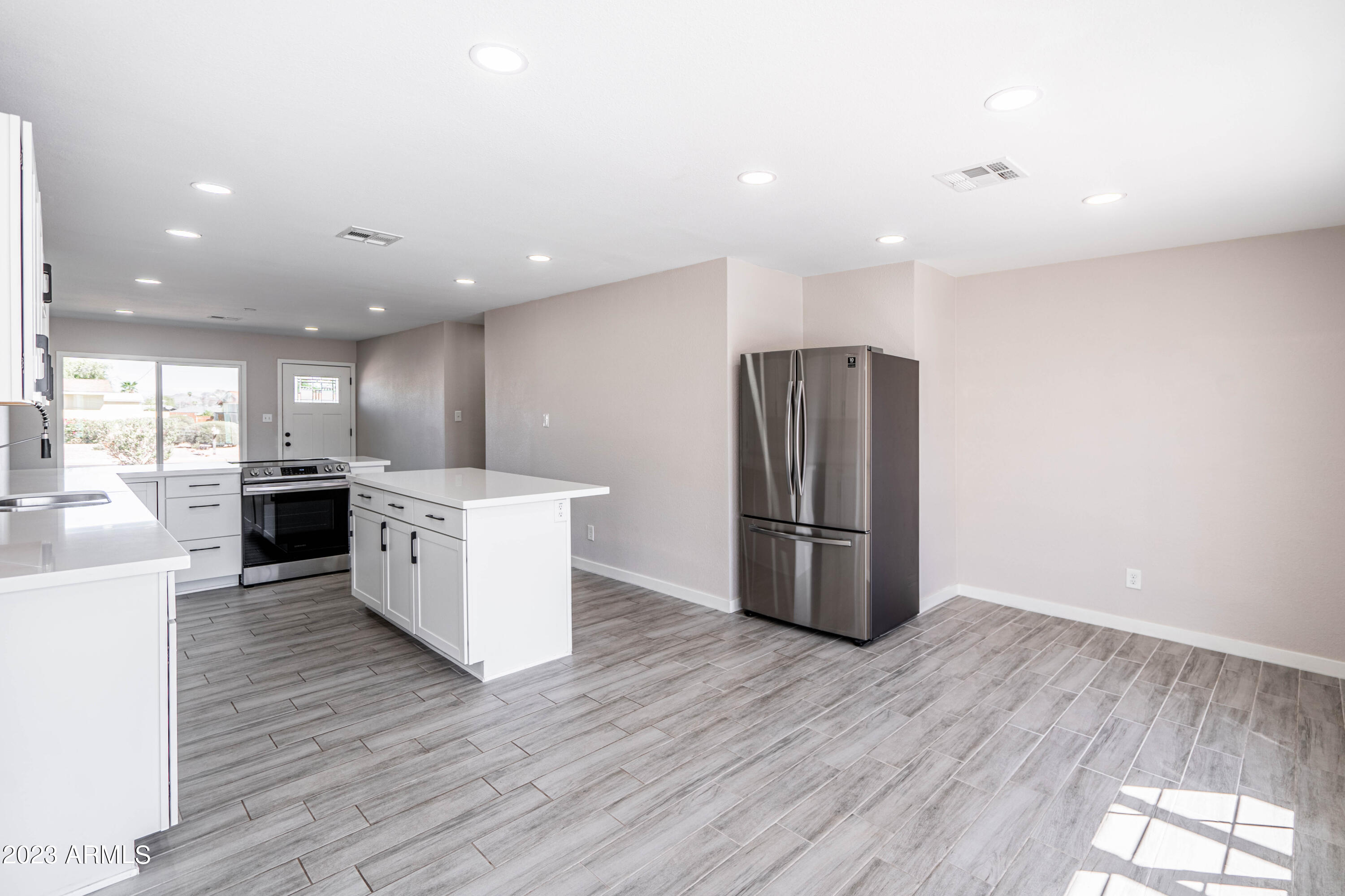 2115 East Greenway Road Phoenix, AZ 85022 - Photo 10 of 28 _DSC0071-HDR