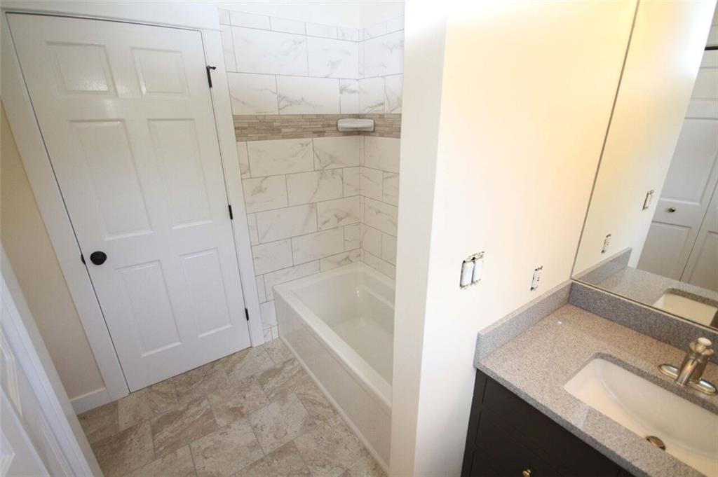 83 Goose Rocks Road Kennebunkport, ME 04046 - Photo 19 of 32 2nd Floor Bath