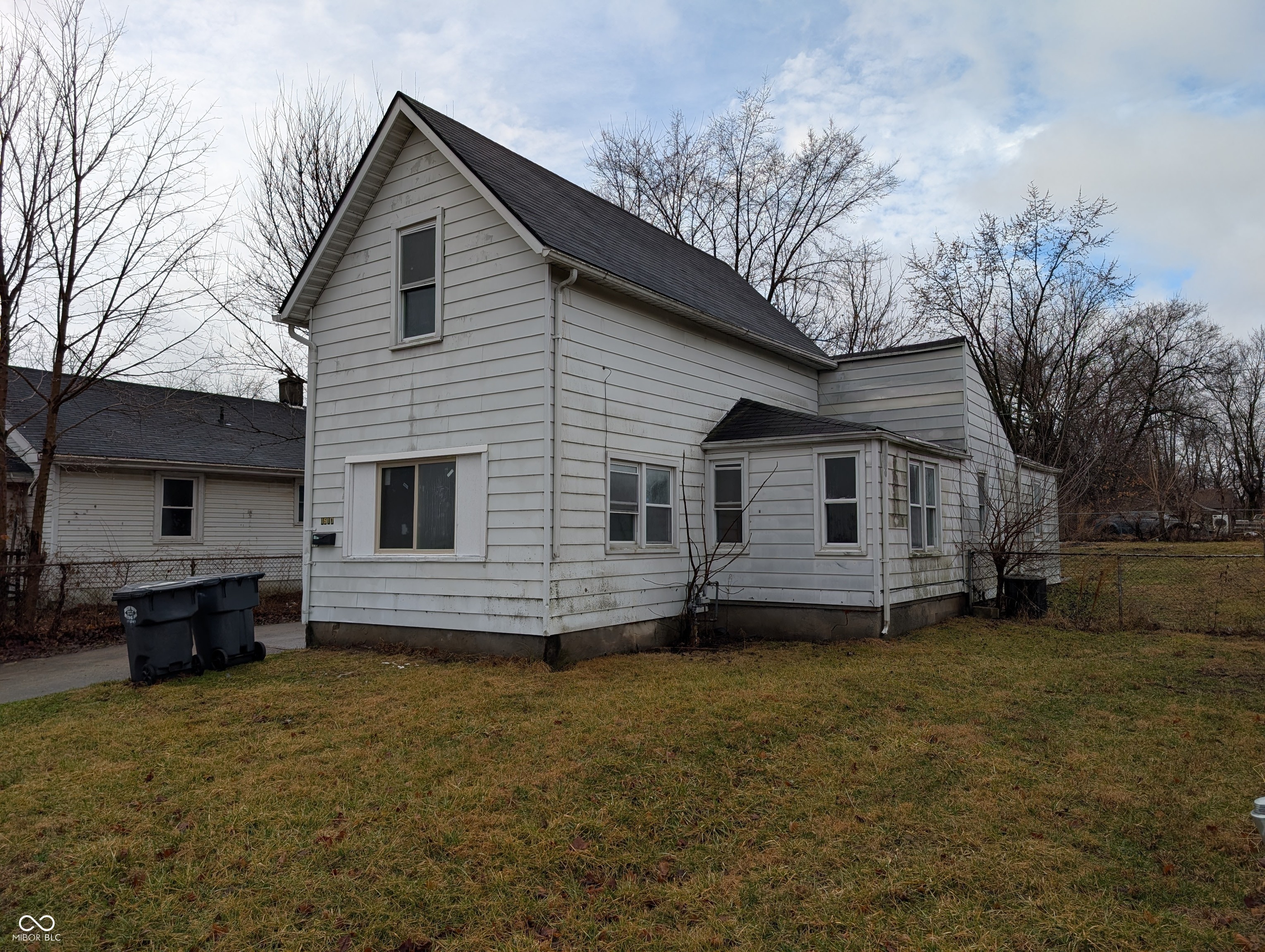 1917 Cedar Street Anderson, IN 46016 - Photo 2 of 29