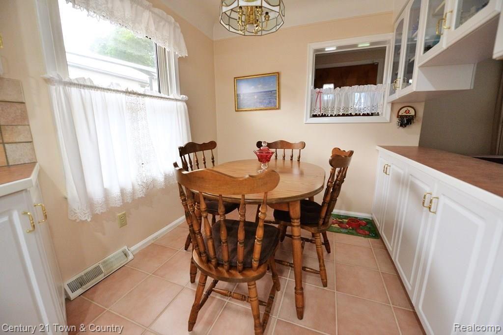 3421 Chester Road Royal Oak, MI 48073 - Photo 8 of 36 Dining area