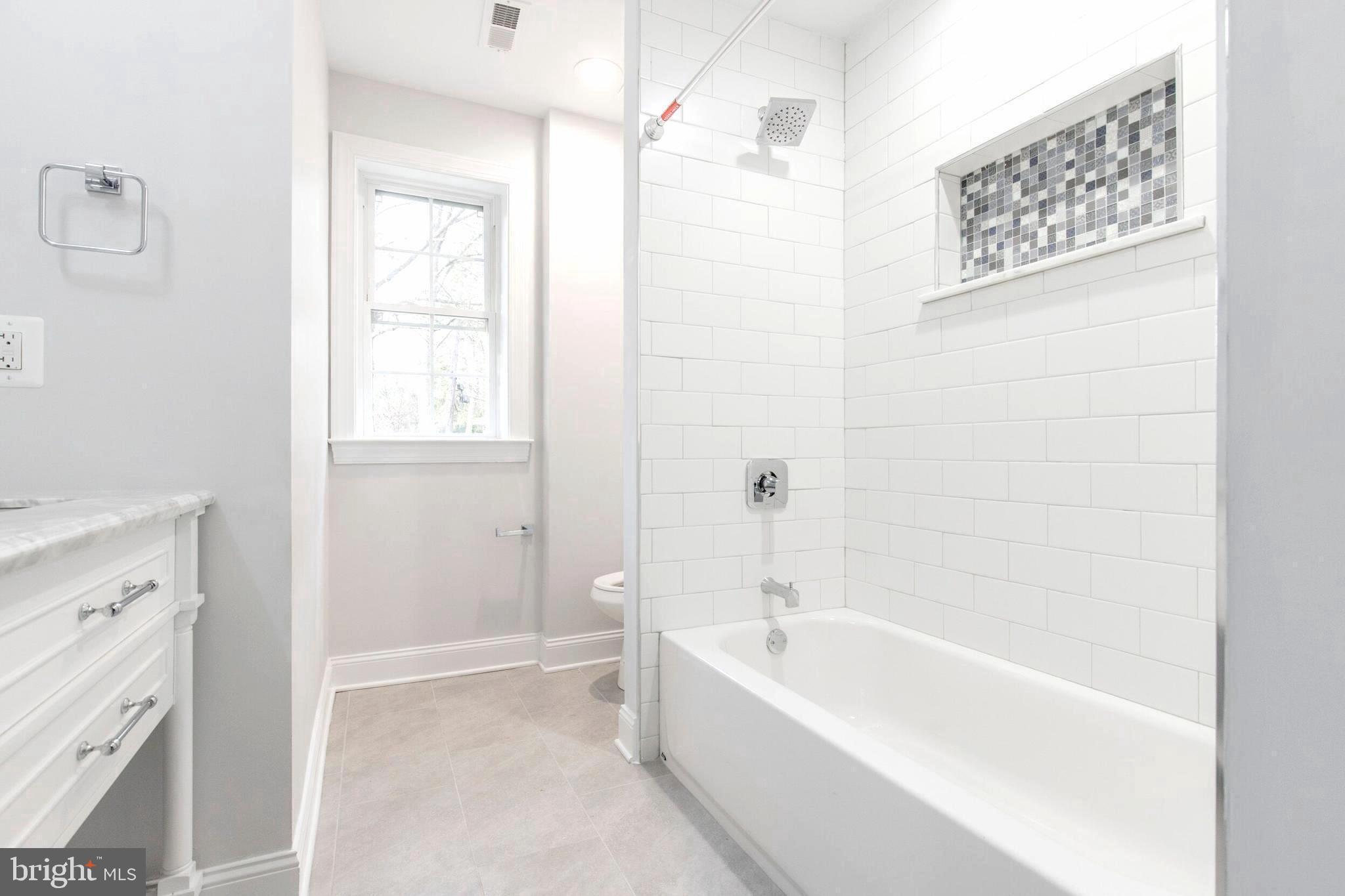 18 Devonwood Road Wayne, PA 19087 - Photo 11 of 22 Hall Bath