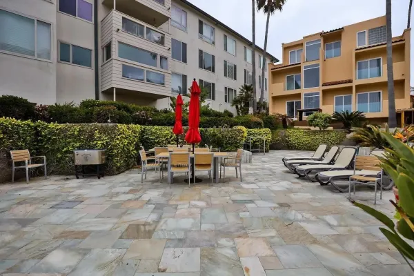 $3,900 | 220 Coast Boulevard, Unit 2M, La Jolla, CA 92037
