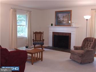 23 Farm Road Ewing, NJ 08638 - Photo 4 of 12 Living Room