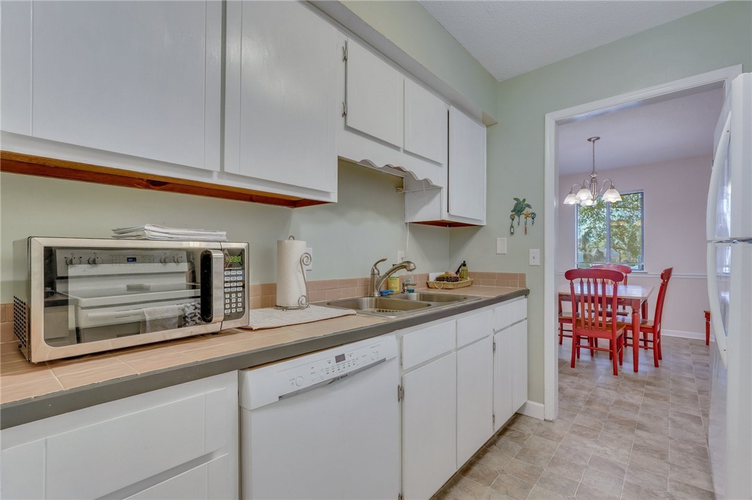 204 Walmar Grove St. Simons Island, GA 31522 - Photo 14 of 45